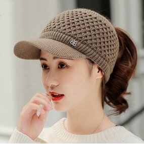 Pom-Pom Hat Manufacturer - OEM Custom Woolen Yarn & Knitted Cap