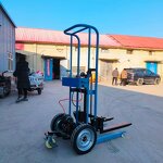 Stacker forklift truck