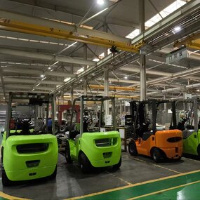 Electric Forklift Manufacturer - 1.5 Ton Material Handling