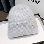 Knitted Beanie Factory - OEM 2026 New Soft Unisex Solid Metal Letter