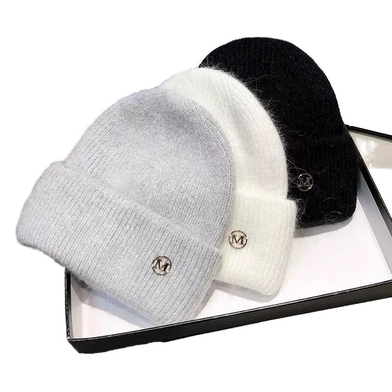 Knitted Beanie Factory - OEM 2026 New Soft Unisex Solid Metal Letter