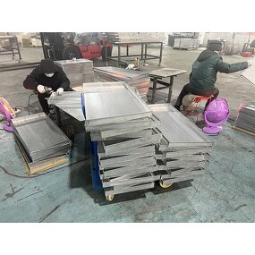 Baking Sheet Factory - Custom Hand Welded Double Edge Mesh Pan