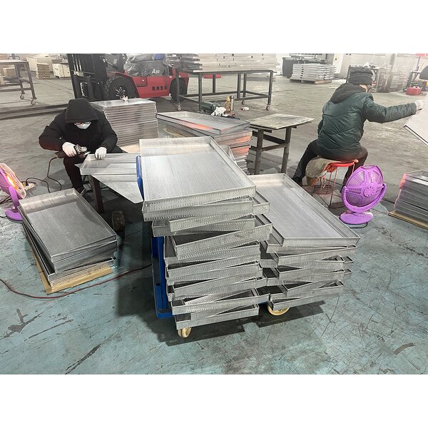 Baking Sheet Factory - Custom Hand Welded Double Edge Mesh Pan