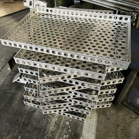 Baking Tray Factory - Custom Hand Welded Perforated Mesh Sheet Pan