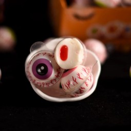Wholesale Halal Sweet Fruit Flavor Filled 3d Gummy Eyeballs Candy Jelly Ball Soft Candy in Bottle
