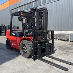 4WD Diesel Forklift Manufacturer - Competitive Price 5 Ton Heavy Duty Off-Road Quick Attach Powered Pallet Truck