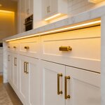 Kitchen Cabinets Manufacturer - 2025 High-End Solid Wood Island Luxury Modular Customization Shaker Style Modern White Acrylic