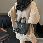 PU Leather Handbags Manufacturer - Famous Brand High Quality Single Strip Crossbody Shoulder for Ladies Portable Zipper Pure Color Dress