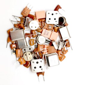 Crystal Oscillator - Manufacturer SG7050CAN 33.000000M-TJGA3