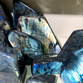 Labradorite Standing Stone Manufacturer - Natural Crystal Energy Stone for Decoration