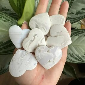 White Agate Heart Crystal Craft Manufacturer - Natural Ornament in Palm Stone