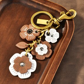 Bag Pendant Keychain Manufacturer - Cute for Women with Custom Logo Metal Flower Pendant Accessory