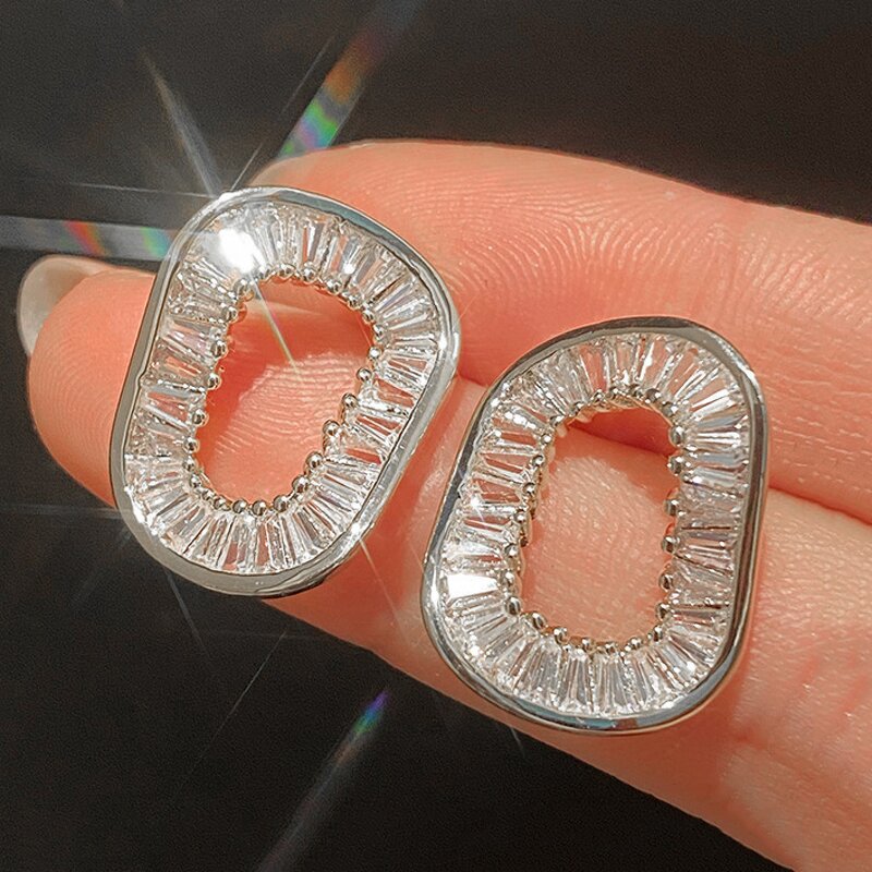 Earrings Manufacturer - Trendy Round Shaped Sparkling Imitated Diamond Drop