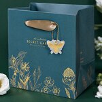 Custom Luxury Art Paper Shopping Bags with Handle Gold Foil Stamping Logo Digital Printing and Lamination for Business