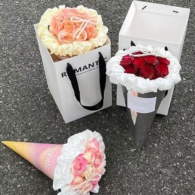 Creative Fashion Luxury Ice Cream Bouquet Flower Gift Wrapping Bag Handmade Waterproof Paperboard Cone Shaped for Candle Craft