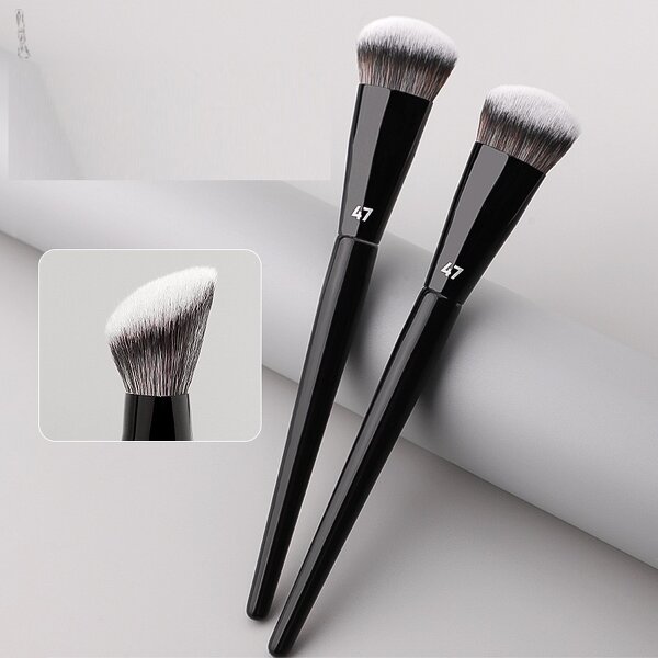 Face Broom Makeup Brush - Professional Angular Contour Blush Liquid Foundation