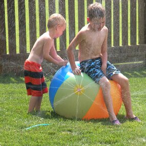 Inflatable Sprinkler Ball - 60cm PVC Beach Family Water Games Summer Toy
