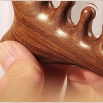 Comb & Jade Roller - Manufacturer Sandalwood 4-in-1 Gua Sha Meridian Dredging