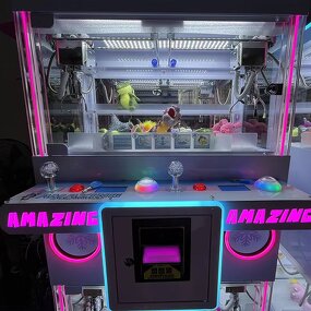 Claw Toy Grabber Manufacturer - Four-Person Premium with PLUSH CLAW for Kids