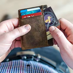 Disposable PE Gloves Manufacturer - Custom Logo Black Kraft Paper Pack 2pcs HDPE Individually Wrapped for BBQ