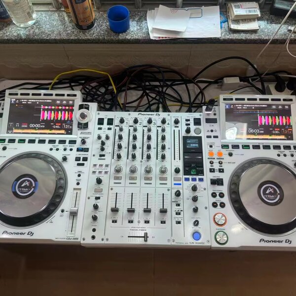 DJ Equipment Set Manufacturer - Pioneer DJ CDJ-3000-W White Limited Edition + DJM-900NXS2 White