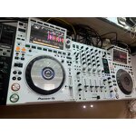 DJ Equipment Set Manufacturer - Pioneer DJ CDJ-3000-W White Limited Edition + DJM-900NXS2 White