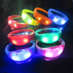 圣帕特里克节供应商-OEM LED发光项链节日配件