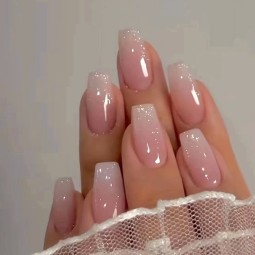 贴片美甲工厂-代工亮钻美甲贴片