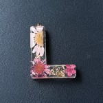 Dried Flower Pendant Supplier - Resin Daisy Flower Initial Pendant