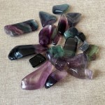 碎石生产厂家-批发天然不规则彩虹萤石水晶石