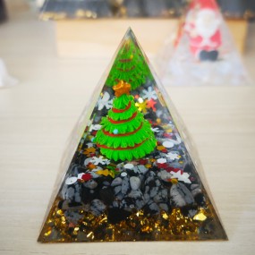 Spiritual Crafts Factory - Hotsale Christmas Tree Love Theme Crystal Chips Resin Orgonite