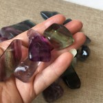 碎石生产厂家-批发天然不规则彩虹萤石水晶石