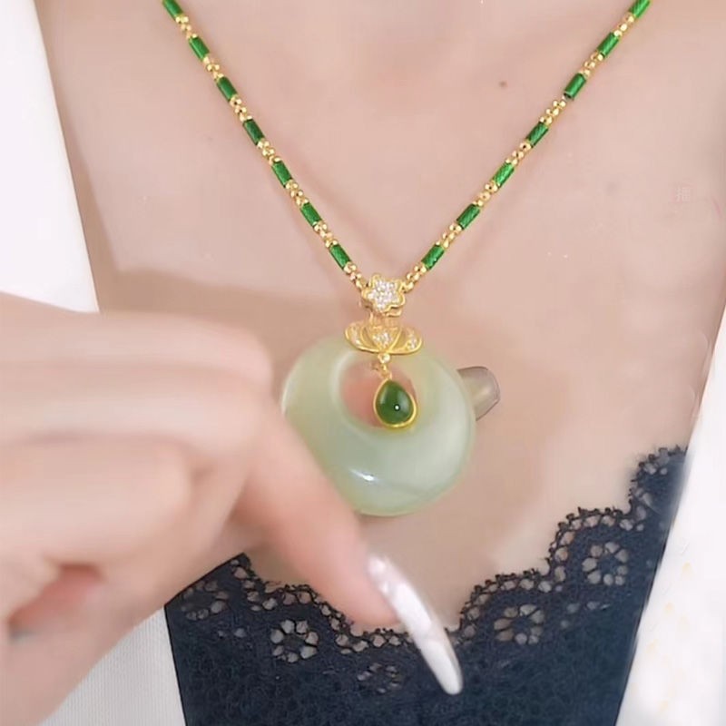 Jade Charm Necklace Supplier - In Stock Hetian Jade Charm Pendant Clavicle Chain Jewelry