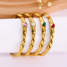 不锈钢袖口手链供应商 - 镀金方形锆石锤纹复古