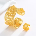 Hammer Texture Supplier - Fashion Luxury Hammer Texture Hollowed Out Bridal Ring Bangle Irregular Gold Ring Bangle Set