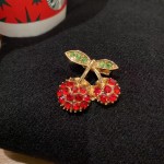 樱桃胸针厂家-可定制钻石滴油胸花婚礼别针
