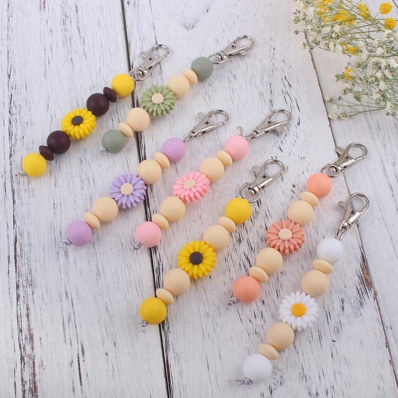 Keychain Factory - OEM Silicone Beaded Daisy Pendant for Women