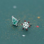 925银耳环供应商 - 不对称雪花树圣诞女性礼品