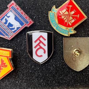 合金胸针厂家-电镀国旗纪念收藏