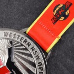 珐琅奖章供应商-镀金橄榄球棒球冠军