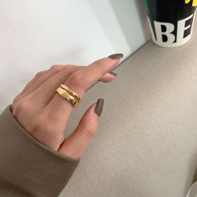 可调节戒指厂家 - 女性金色钻石开口铜合金水钻