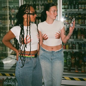 女性T恤供应商 - 批发夏季O领手掌印花短袖定制