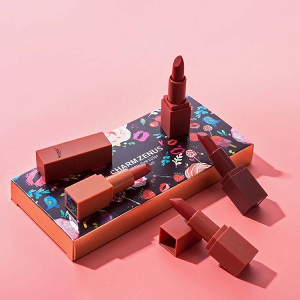 Lip Gloss Manufacturer - Custom Matte Lip Gloss