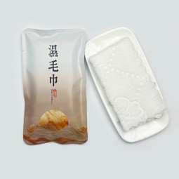 湿巾供应商-四边封口袋定制logo图案一次性湿巾酒店餐厅用