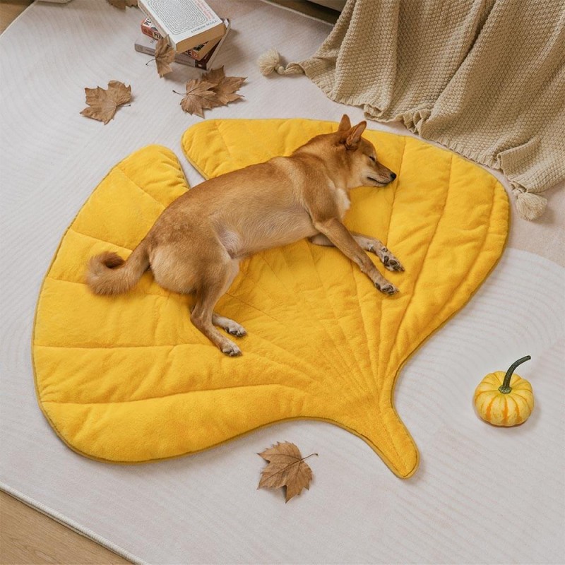 Pet Bed Mat Manufacturer - OEM Leaf Shape Polyester Blanket
