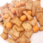 Rice Crackers Coated Peanuts Factory - OEM Chilli Flavour Snack Mix
