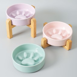 宠物喂食器源头工厂-环保慢食碗狗猫用抬高陶瓷防撞防窒息喂食器木架新款设计