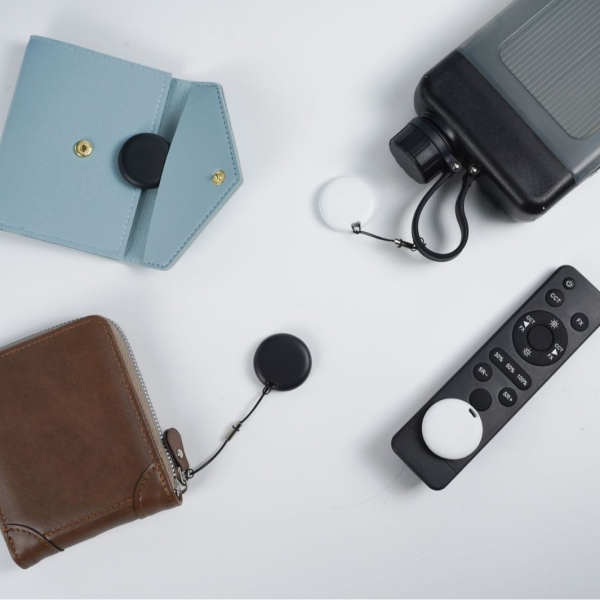 GPS追踪器厂家-MFi认证便携轻量宠物儿童用