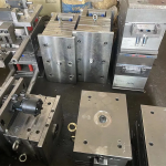 宠物食品容器模具供应商-可定制喂食玩具注塑