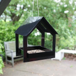 鸟喂食器厂家-黑色钢铁飞过式悬挂鸟喂食器带遮盖金属平台户外